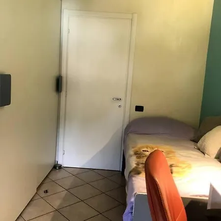 아파트 La Casa Di Leo Monate Travedona